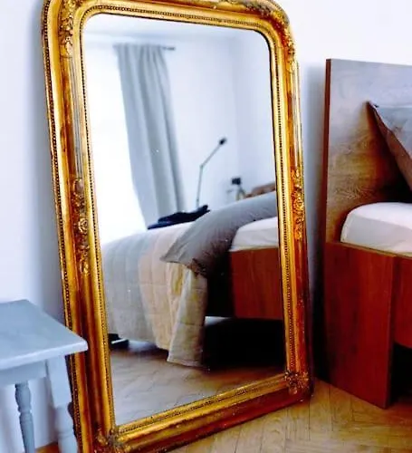 Airy & Bright Flat In Dejvice By Castle