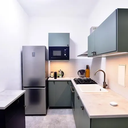 Airy & Bright Flat In Dejvice By Castle Praha