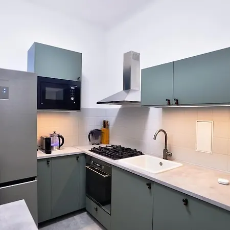 Airy & Bright Flat In Dejvice By Castle Apartmán Praha