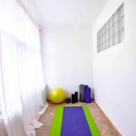 Airy & Bright Flat In Dejvice By Castle * Praga