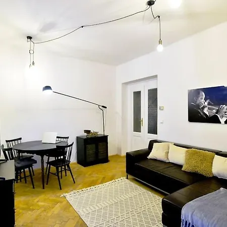 Airy & Bright Flat In Dejvice By Castle Praga