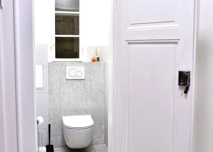Airy & Bright Flat In Dejvice By Castle 아파트 *
