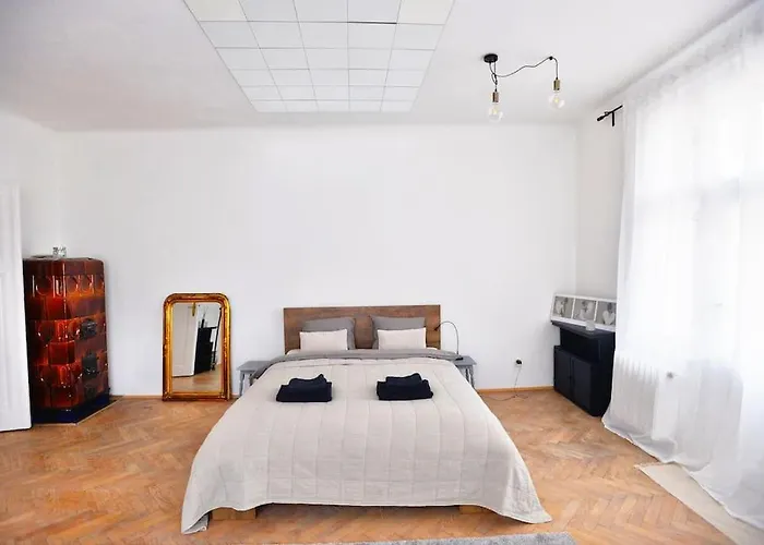Airy & Bright Flat In Dejvice By Castle 아파트