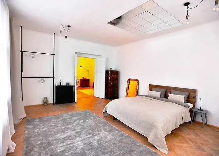 Airy & Bright Flat In Dejvice By Castle *