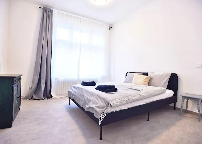 Airy & Bright Flat In Dejvice By Castle * 프라하