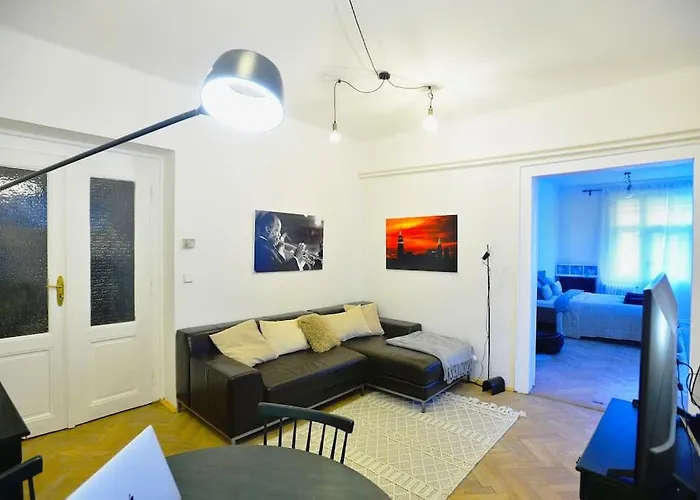 Airy & Bright Flat In Dejvice By Castle * 프라하