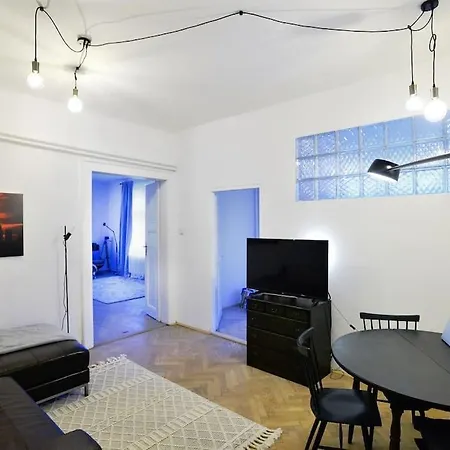 Airy & Bright Flat In Dejvice By Castle דירה