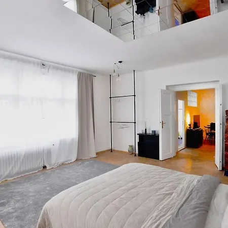 Airy & Bright Flat In Dejvice By Castle פראג